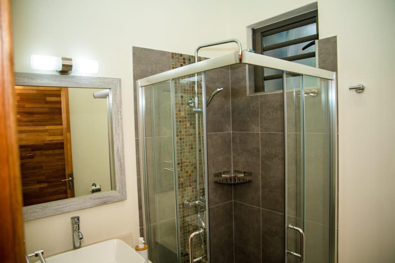 Entire Luxury 3 Bedroom Condo For Rent - Flic-En-Flac - Close To Beach Экстерьер фото