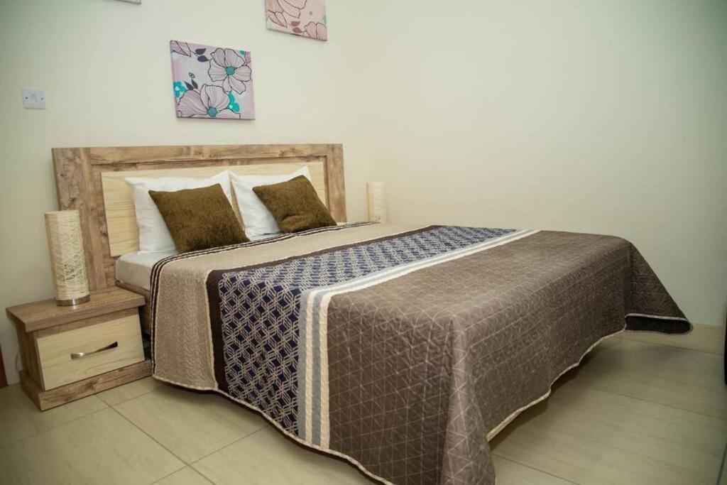 Entire Luxury 3 Bedroom Condo For Rent - Flic-En-Flac - Close To Beach Экстерьер фото