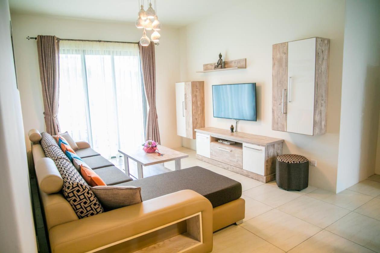 Entire Luxury 3 Bedroom Condo For Rent - Flic-En-Flac - Close To Beach Экстерьер фото